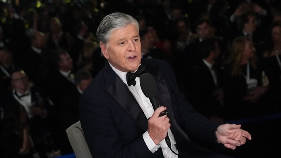 ¿Qué pasó con Sean Hannity? El presentador de Fox News revela la causa “dolorosa” de su “cara hinchada” y su “voz ronca”