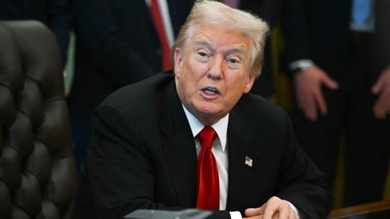 ¿Será la ciudadanía estadounidense más cara para los titulares de tarjetas verdes? ¿Cuántos costos podrían aumentar a medida que la administración Trump busque un cambio?
