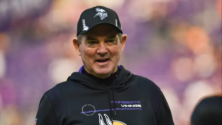 Los Broncos, un ex entrenador en jefe con casi 30 años de experiencia, tienen un ‘interés mutuo’