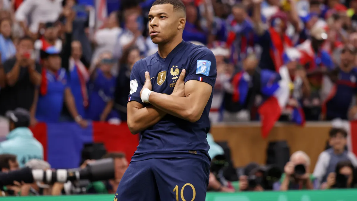 La celebración del gol de Kylian Mbappé, explicada: Por qué la estrella francesa se cruzó de brazos después de marcar