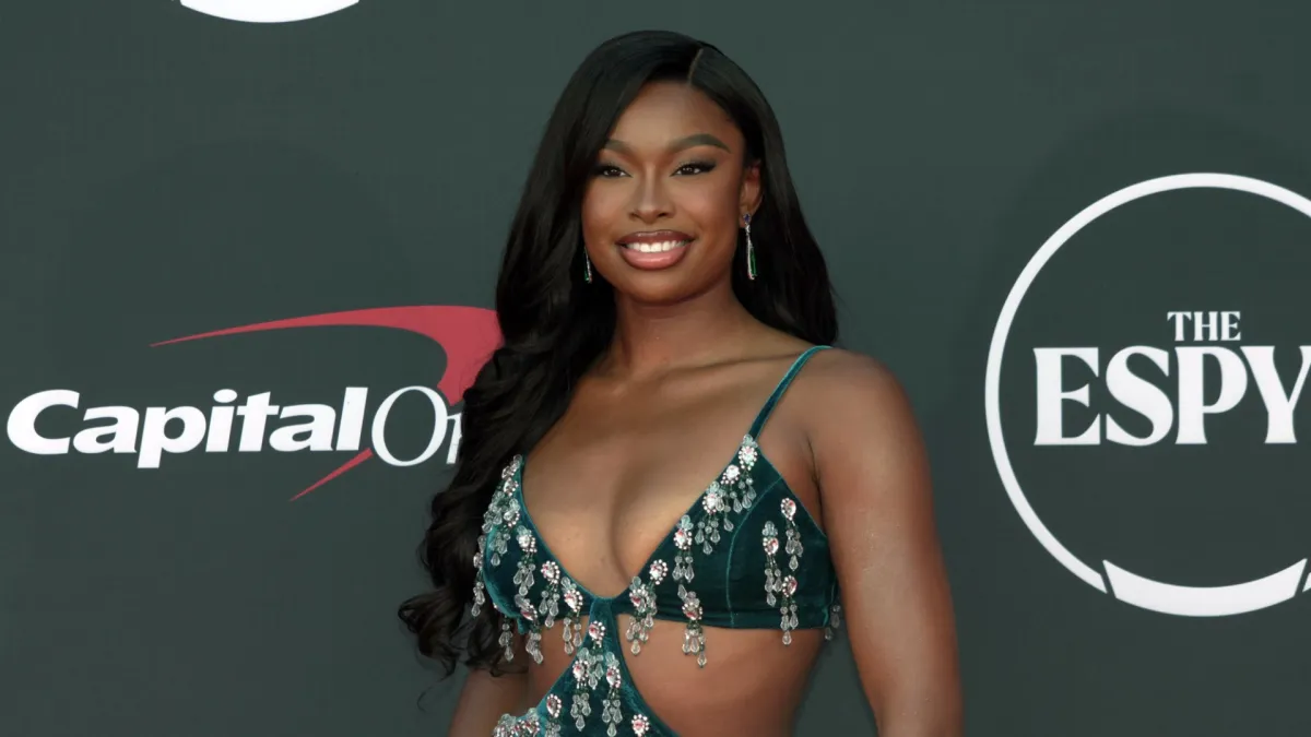 Las fotos en traje de baño de Coco Jones resurgen después de nuevas fotos de compromiso con Donovan Mitchell