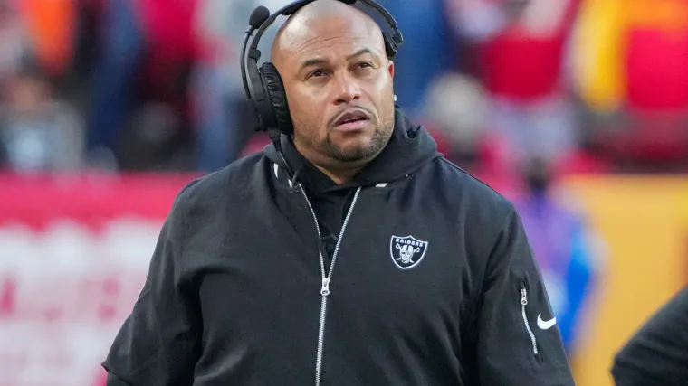 El ex entrenador en jefe de los Raiders ha guardado silencio sobre las perspectivas del equipo.