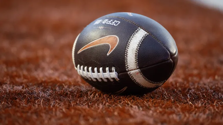 Las reglas de la camiseta roja de fútbol universitario sufrirán un cambio impactante después de la votación unánime de los entrenadores de FBS