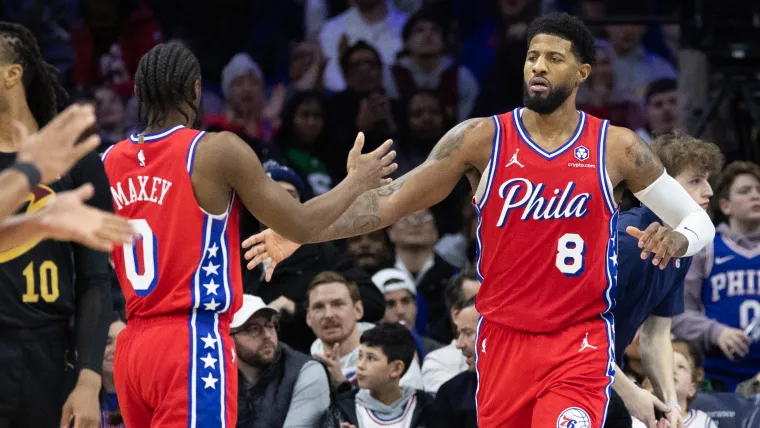 Nick Nurse celebra a Paul George por su mejor actuación de la temporada contra los Wizards