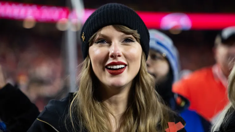 ¿Está Taylor Swift en las finales de la NBA? Actualizaciones en vivo sobre la actuación del Juego 4 de los Knicks vs. Spurs de la novia de Travis Kelce