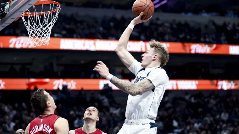 El pívot de 7 pies de la G League de los Lakers rescindió contrato para firmar en Filipinas