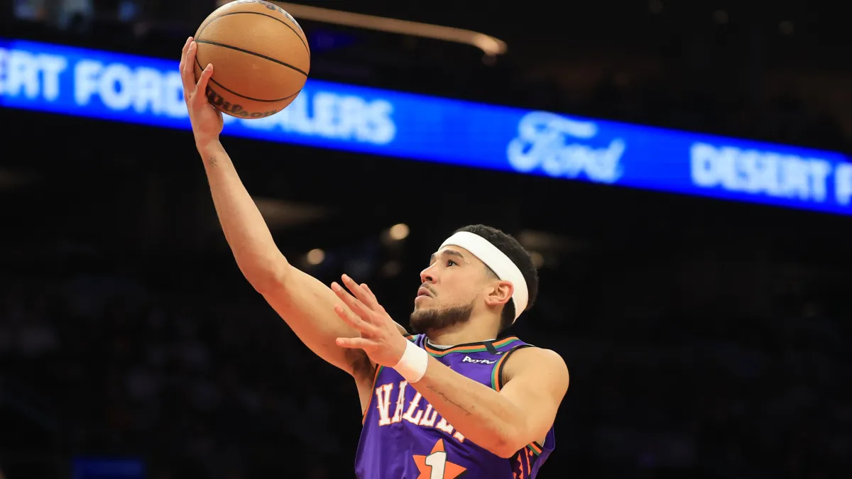 Devin Booker está totalmente comprometido con el cambio de número de su camiseta y sus aspiraciones de campeonato.