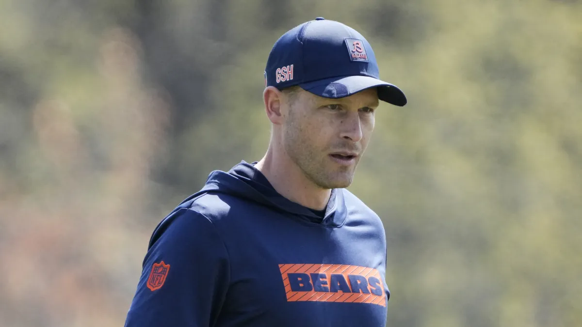 Ben Johnson debe estar sudando a mares en la defensiva de los Bears