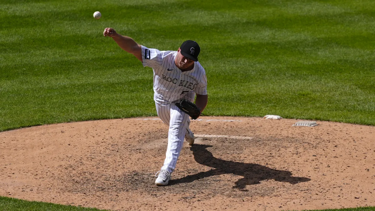 Por qué los Rockies cambiaron a Seth Halvorsen a los Dodgers por dos prospectos