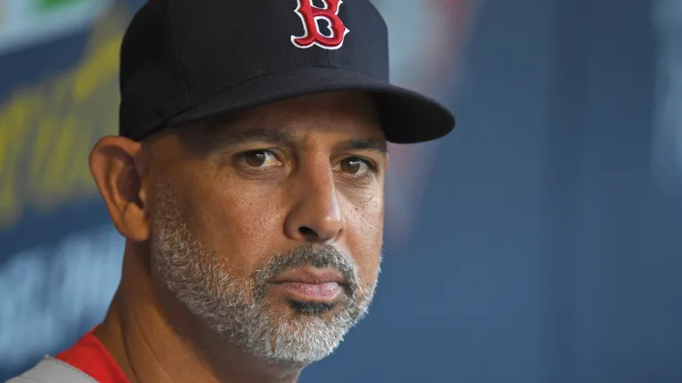 El capitán de los Medias Rojas, Alex Cora, envió un mensaje contundente a su equipo en medio de los problemas