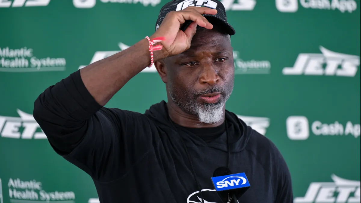 Los Jets le piden a los Buccaneers que intercambien a Aaron Glenn, pero ¿es la decisión correcta?