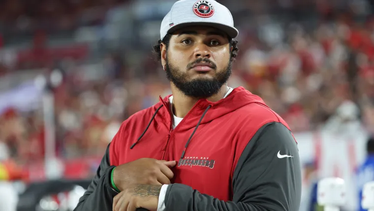 Touchdown del gran hombre: el liniero de los Buccaneers, Tristan Wirfs, atrapa un touchdown de Baker Mayfield