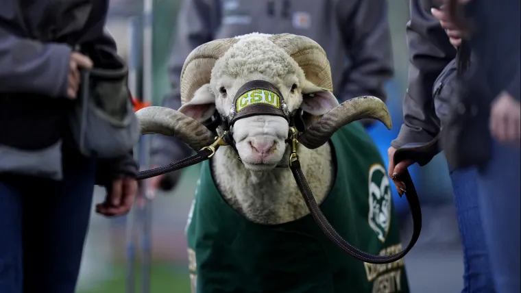 Jim Mora dejó UConn para ir a Colorado State después de una reacción sorprendente de Nick Saban