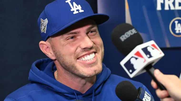 Freddie Freeman reemplaza a la leyenda de los Dodgers de Los Ángeles, Clayton Kershaw, durante su ausencia en los entrenamientos de primavera.
