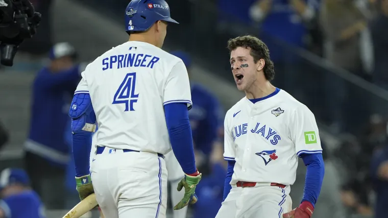 Ernie Clement de los Blue Jays, George Springer fue a un juego de los Maple Leafs y se sentó en los asientos equivocados