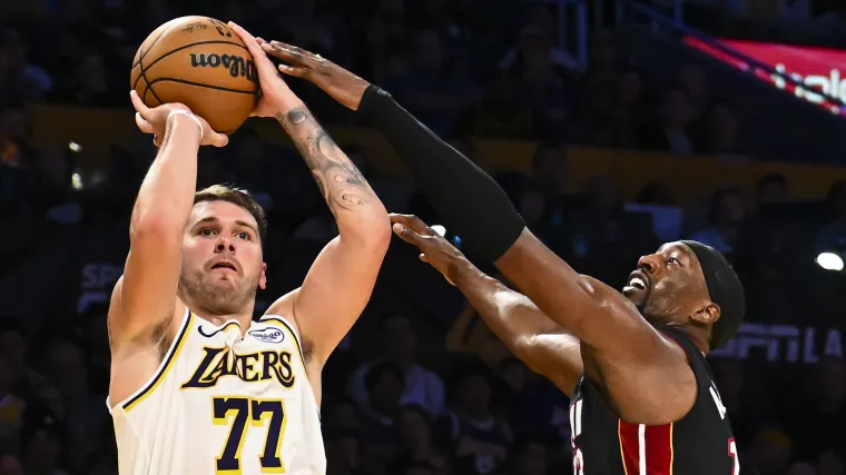 Los Lakers están listos para robarle la estrella bloqueadora de tiros al Jazz por 13,3 millones de dólares, según el informe.
