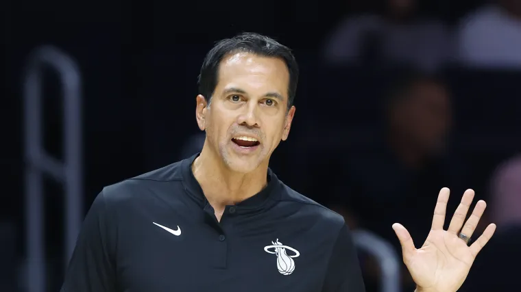 Erik Spoelstra confía en que la profundidad del Miami Heat jugará un papel importante en una temporada difícil