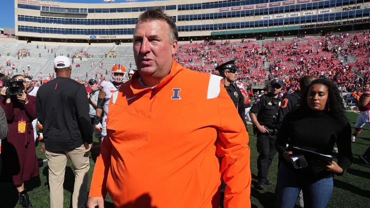 El HC de Illinois, Brett Bielema, critica a Notre Dame AD después de que se hace pública una fuerte postura de ‘superliga’