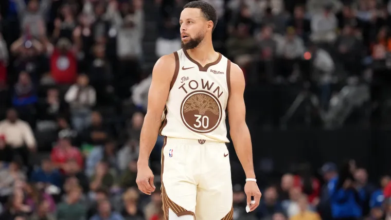 Los Warriors firman oficialmente al delantero favorito de los fanáticos de 6 pies 7 pulgadas, ex selección de segunda ronda para ayudar a Steph Curry