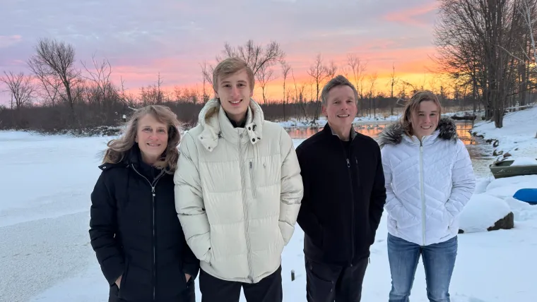 Esto es lo que sabemos sobre el negocio de taxidermia familiar Jordan Stolz dirigido por su hermana Hannah