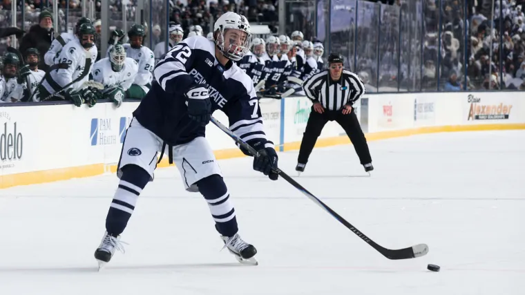 La posible selección número uno del draft de la NHL, Gavin McKenna, anota 8 puntos en 1 juego para Penn State