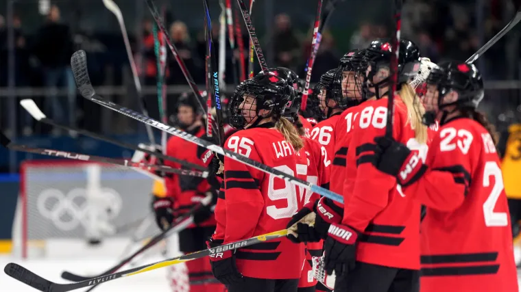 El equipo de hockey femenino de Canadá utiliza un somorgujo de madera como logotipo, y es un gran nombre.