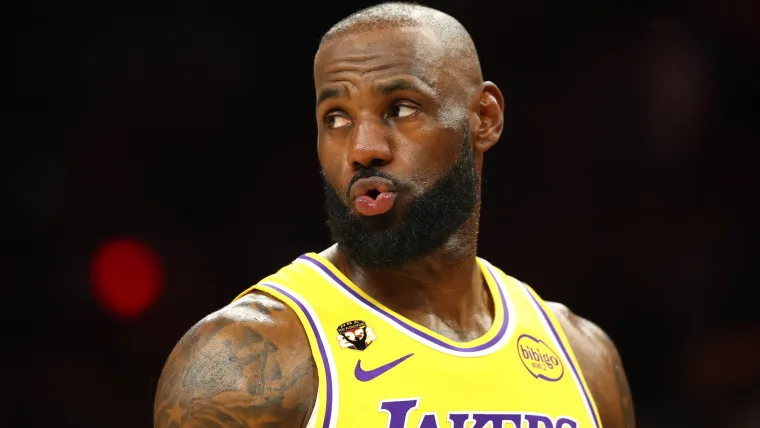 ‘Vete aquí arriba’: LeBron James insta a los Lakers, tres veces campeones, a renunciar