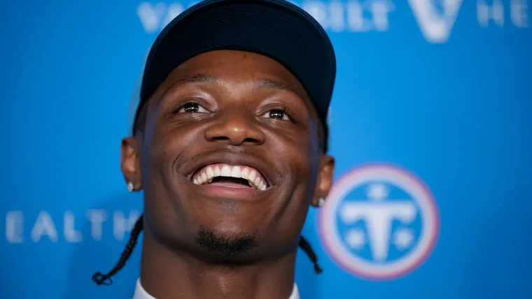 Secuencia de ejercicios explosivos de los Titans con el legendario entrenador de WR Cornell Tate