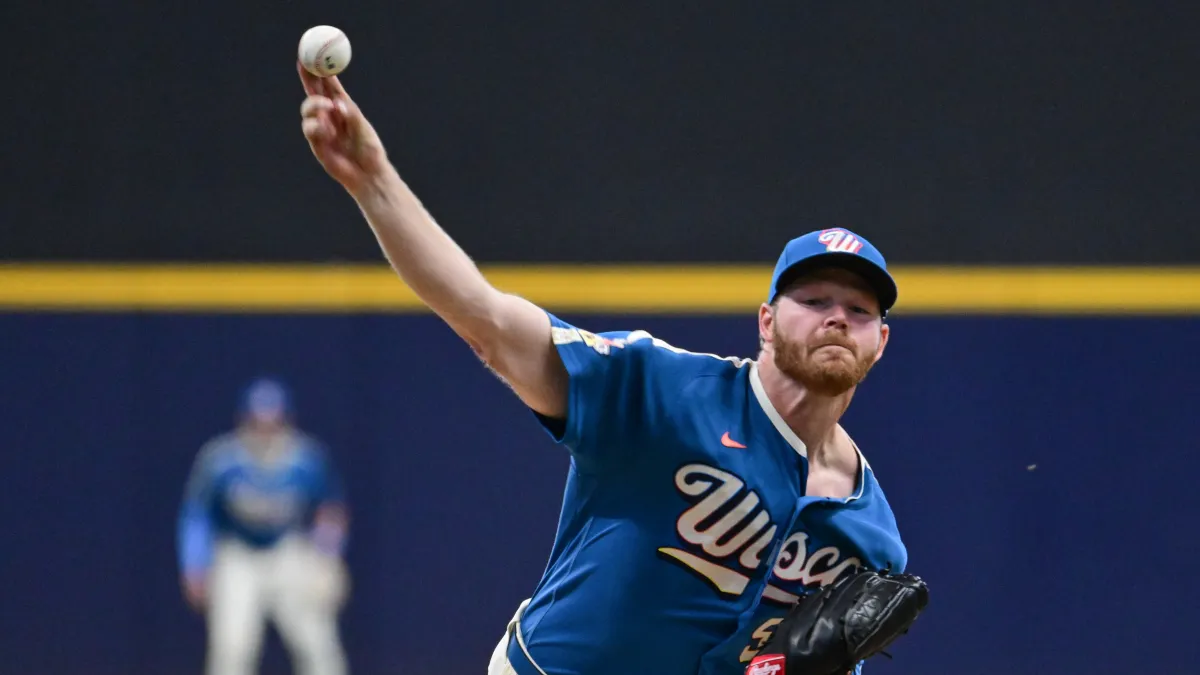 Los Cerveceros Brandon Woodruff lanzaron como un as contra los Rojos
