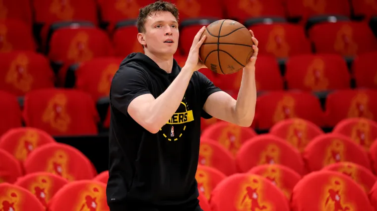 Los Lakers podrían cambiar a Dalton Knecht a los Pelicans por una estrella defensiva de 67 millones de dólares, según un informe