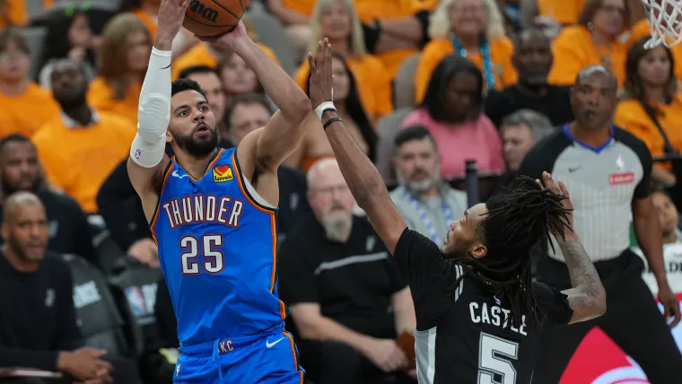 Pelea entre Stephen Castle y Ajayi Mitchell: la seguridad de los Spurs ataca al guardia de San Antonio después de una dura falta en el Juego 3 de la WCF
