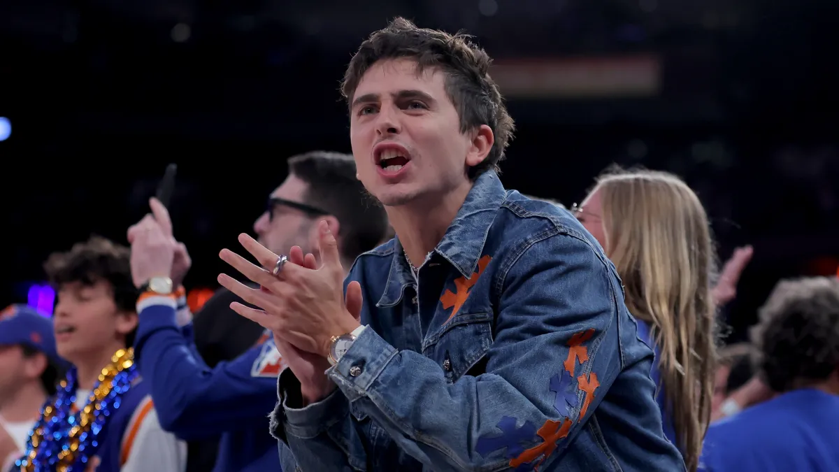 Las porristas de los Dallas Cowboys dejan a Timothée Chalamet ‘deslumbrado’ en la Copa del Mundo