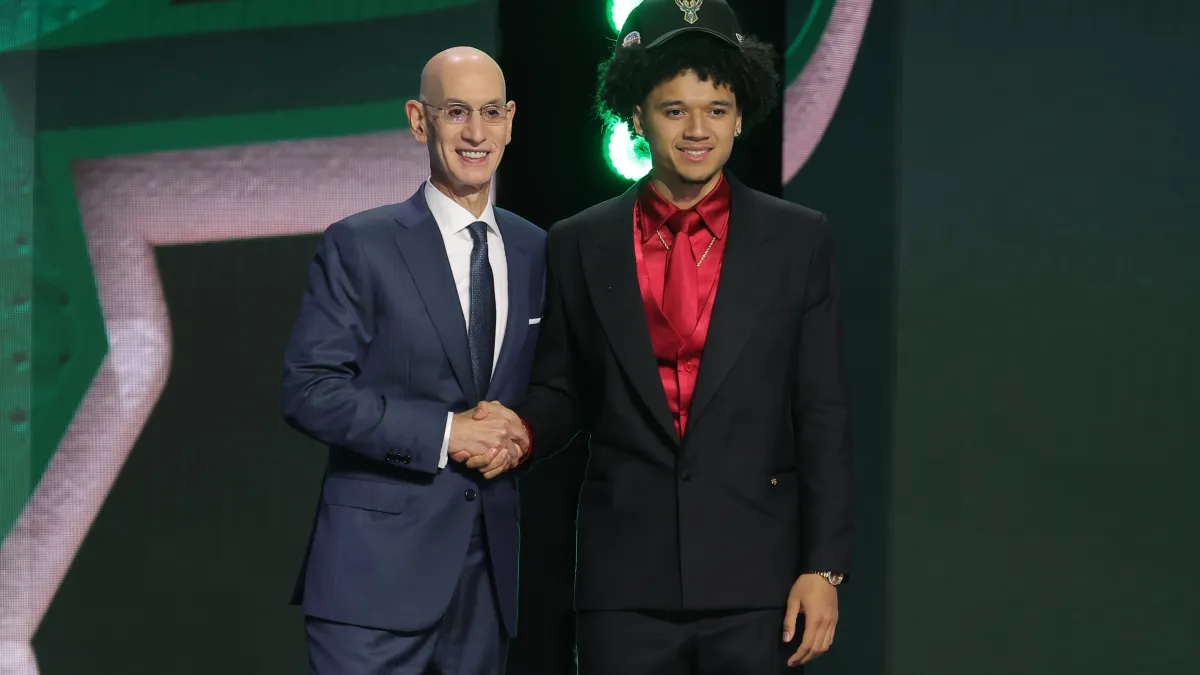 Brayden Burys de los Bucks ya parece una estrella de la NBA en ascenso