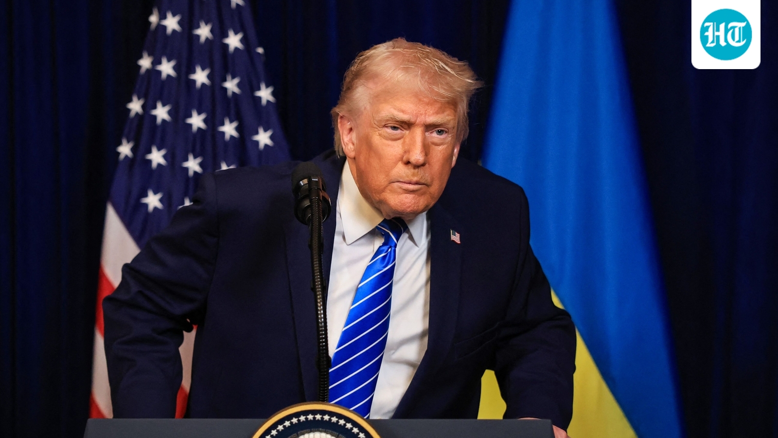 ¿Letreros que dicen “Trump Memorial” pegados a los orinales portátiles afuera del edificio del Salón de Baile de la Casa Blanca? La verdad detrás de las publicaciones virales