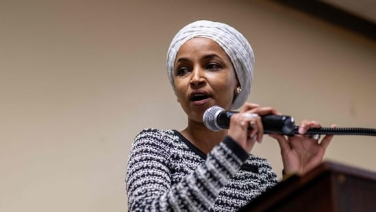 ¿Cuál fue el misterioso líquido con el que rociaron a Ilhan Omar? Surgen nuevos detalles: “Salí y vomité…”