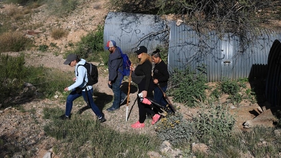 Guantes ensangrentados, roca manchada de sangre: el escalofriante descubrimiento de una pareja de Arizona en medio de la búsqueda de Nancy Guthrie