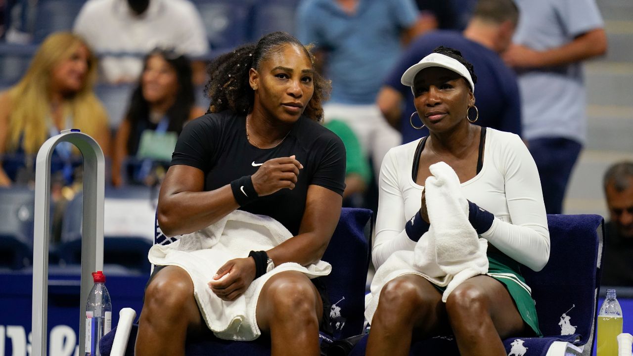El sábado Serena y Venus Williams disputarán su primer partido de dobles