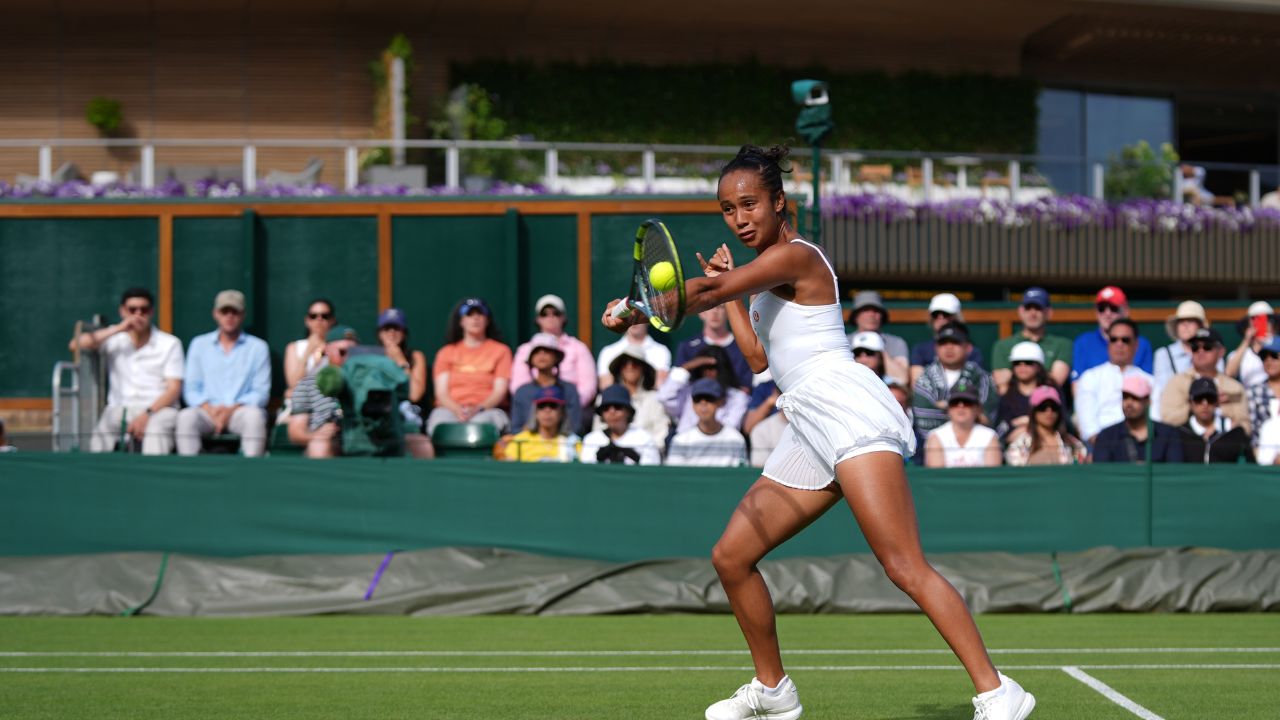 La canadiense Leylah Fernández busca canchas duras para cambiar su temporada