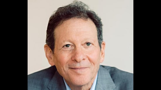 ¿Tom Pritzker está relacionado con JB Pritzker? Dentro de la familia del multimillonario Hyatt en medio de su renuncia por los vínculos con Epstein