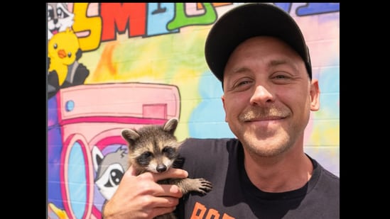 Roman Atwood dice que la FAA suspendió su helicóptero después de una investigación viral sobre el truco de Ashton Hall