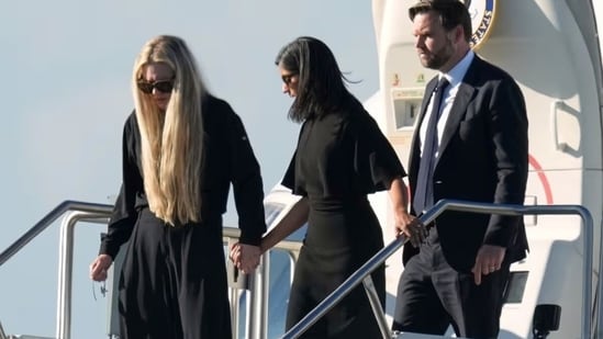 JD Vance revela que Erika Kirk animó a Usha Vance a tener más hijos: ‘Como si mi esposa estuviera abrazando a la viuda de Charlie Kirk…’