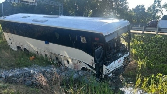 Accidente de autobús en Virginia: 5 muertos y decenas de heridos después de que un vehículo chocara contra el tráfico cerca de la zona de trabajo