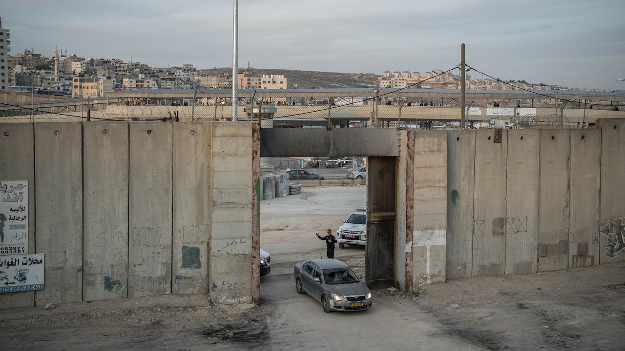 WestBankWorkBan_h_16211538.jpg