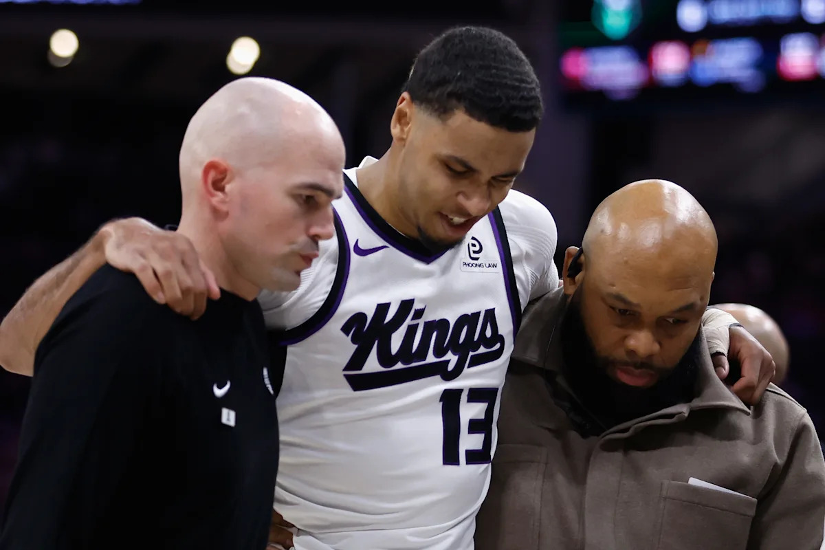 Keegan Murray de los Kings estará fuera al menos 2 semanas después de volver a torcerse el tobillo