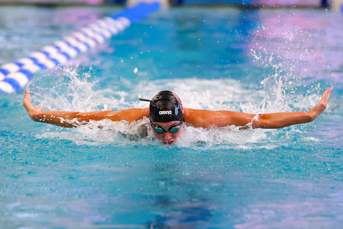 Campeonatos de natación y saltos de la NCAA: las mujeres de Virginia ganan el quinto título consecutivo de relevos de estilo libre de la NCAA 200 y toman el control de la carrera por equipos