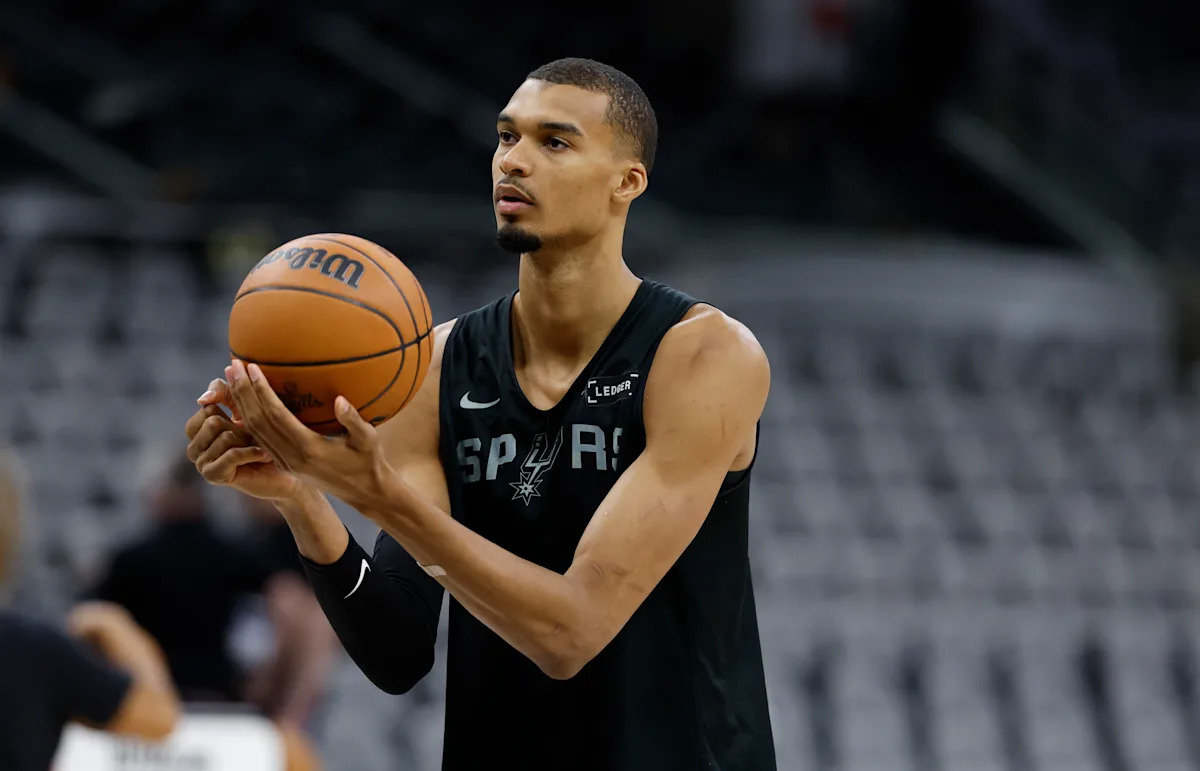 El alcalde de Nueva York, Zohran Mamdani, invita en broma a Victor Wembanyama a escucharlo justo antes del cuarto partido de las Finales de la NBA.