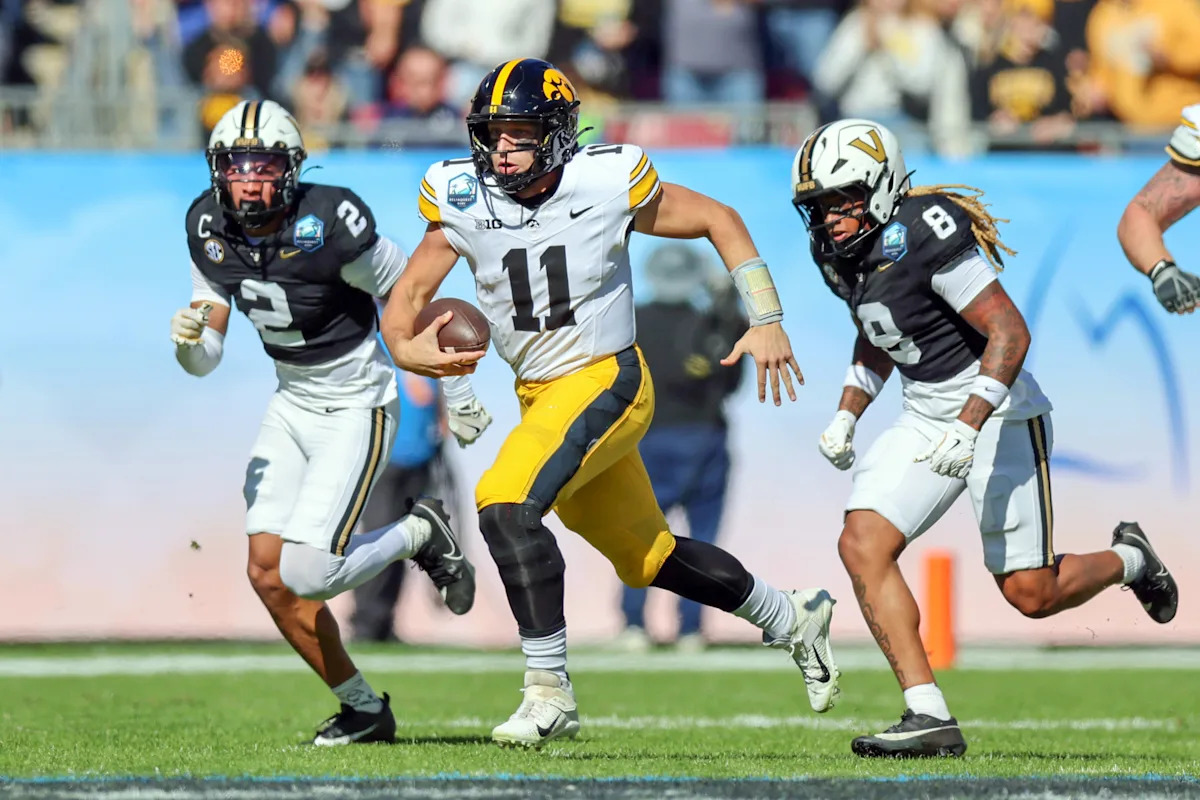 El No. 23 Iowa Mark Gronowski gana en el último juego de Diego Pavia mientras el No. 14 Vandy se queda corto en el ReliaQuest Bowl