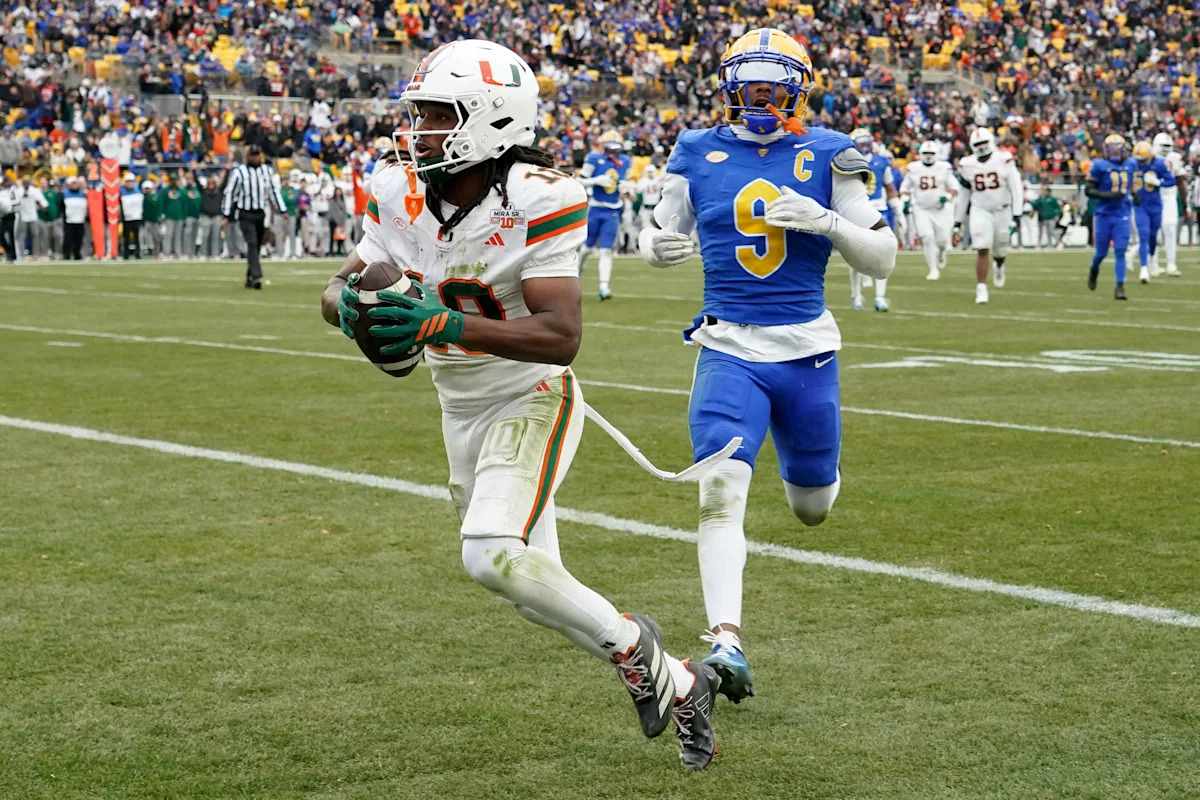 Malachi Toney atrapa un touchdown y lanza otro mientras el No. 12 Miami defiende el CFP con una victoria dominante sobre el No. 22 Pitt
