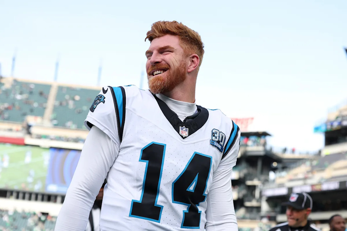Según los informes, los Panthers cambian al mariscal de campo Andy Dalton a los Eagles a cambio de la selección de séptima ronda de 2027