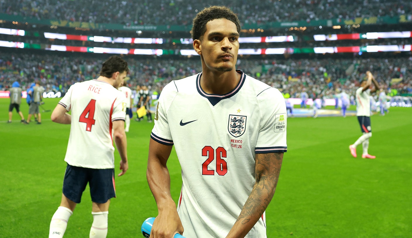 Jarell Quansah expulsado para Inglaterra contra México por desafío en la segunda mitad